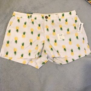 Old Navy Pineapple Print Shorts Size 6